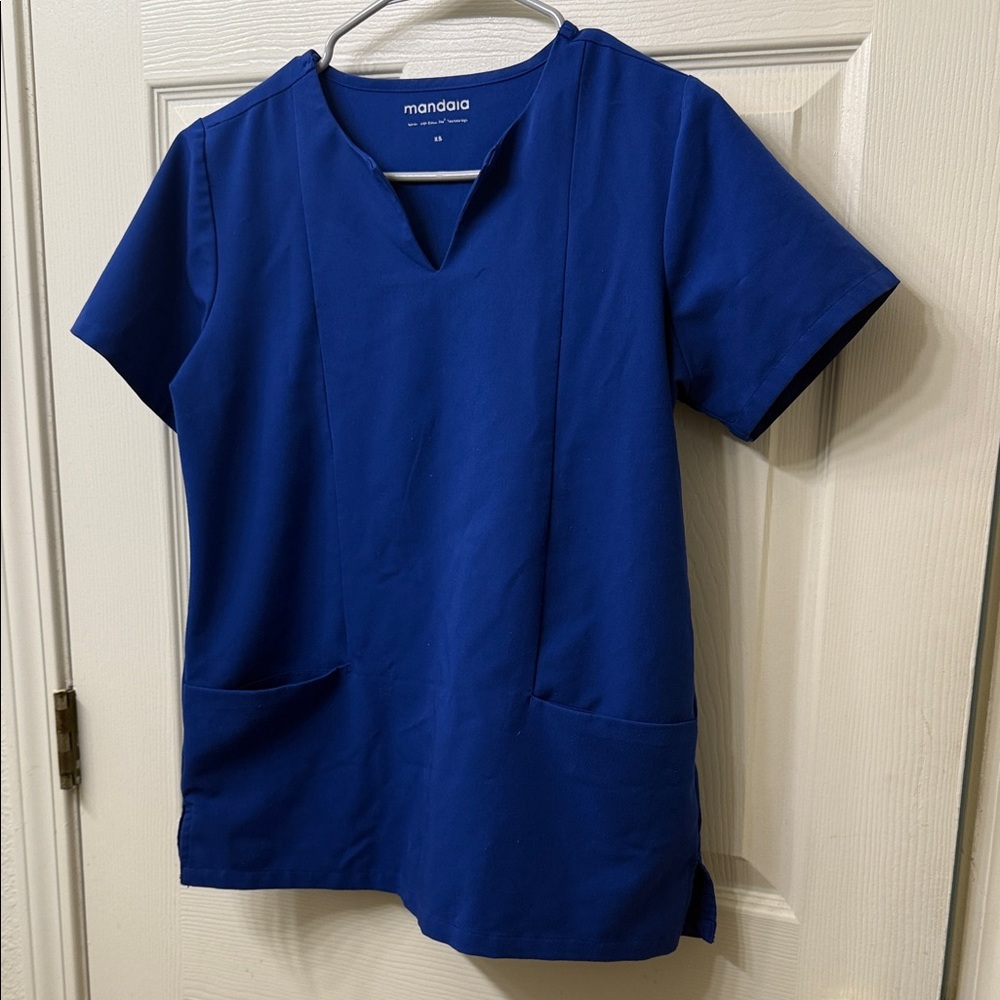Mandala Women's Blue Scrub Top (fits like medium normal clothes)